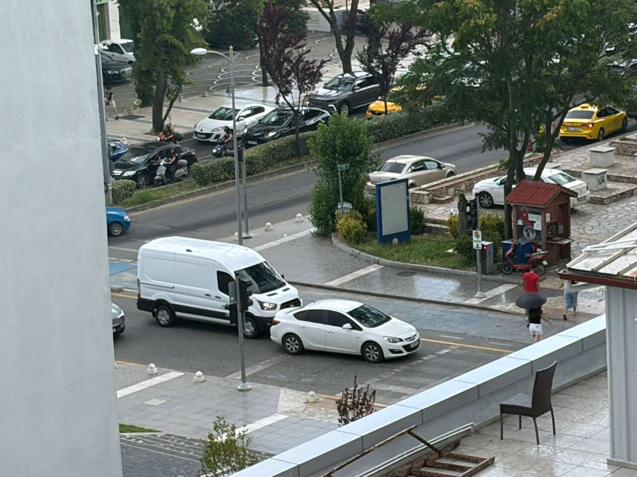 Muğla’da Trafik Kazası: Hafif Ticari Araç Otomobile Çarptı 5